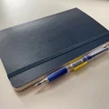 Giá giữ bút chì/bút cho sổ Moleskine (Moleskine Notebook Pencil Pen Holder) - Thumbnail 1