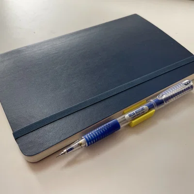 Giá giữ bút chì/bút cho sổ Moleskine (Moleskine Notebook Pencil Pen Holder)