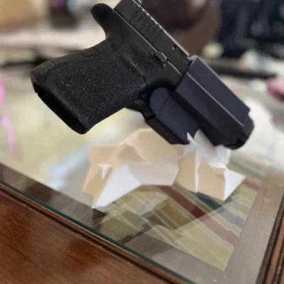 Đế giữ súng Glock 19 thiết kế hình đá độc đáo cho đầu giường