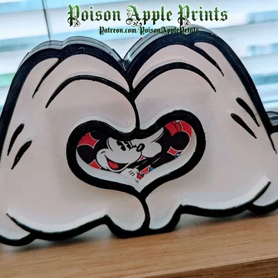 Khung ảnh Mickey Heart Hands: Món quà trang trí Disney cực xinh