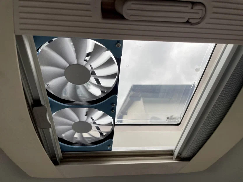 Prototype: Bộ gá 2 quạt 140mm cho cửa sổ nóc camper van 400mm - Image 1