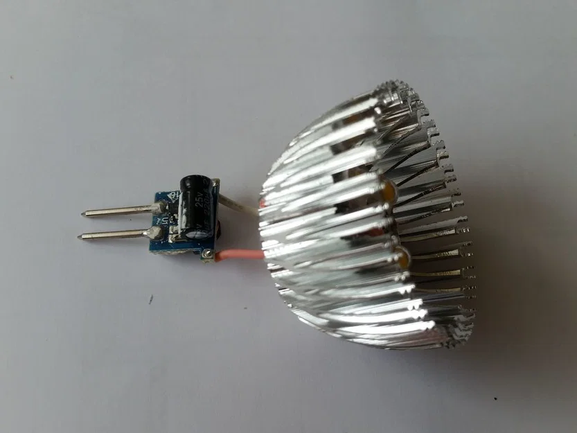 Đèn pin Milwaukee M12 đầu chỉnh góc (dùng bóng LED MR16) - Image 6