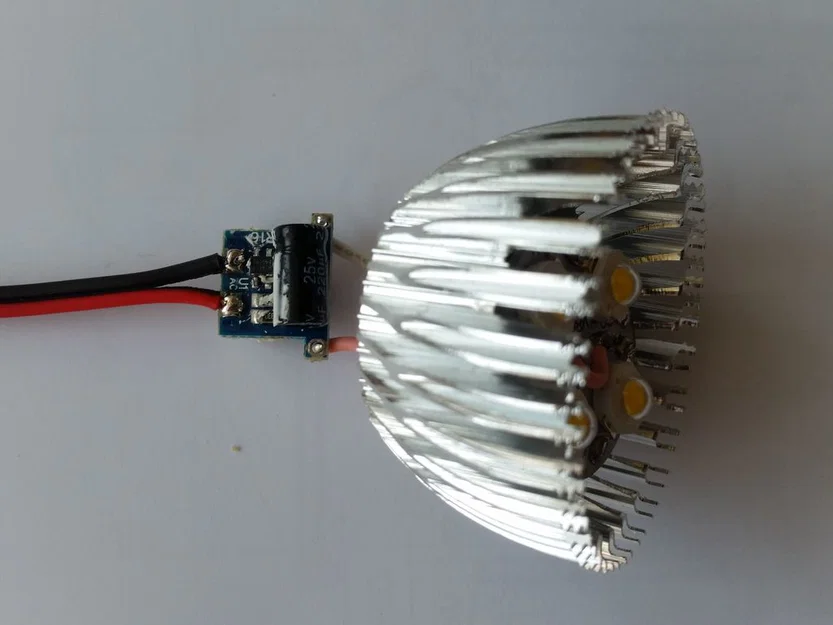 Đèn pin Milwaukee M12 đầu chỉnh góc (dùng bóng LED MR16) - Image 7