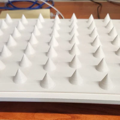 Tấm lót gai nhựa chống mèo (Cat spikes) in 3D ngăn thú cưng hiệu quả