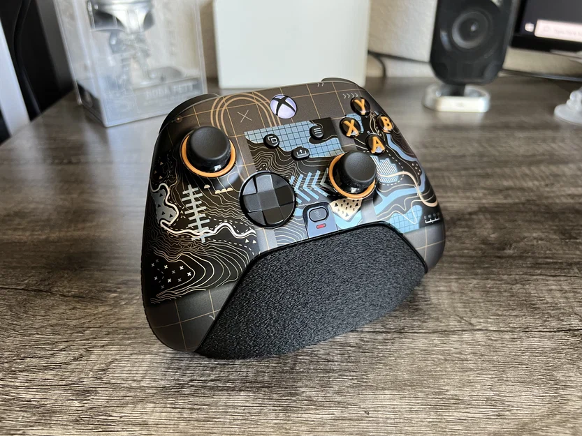 Đế trưng bày tay cầm chơi game SCUF Instinct Pro phong cách tối giản - Image 1
