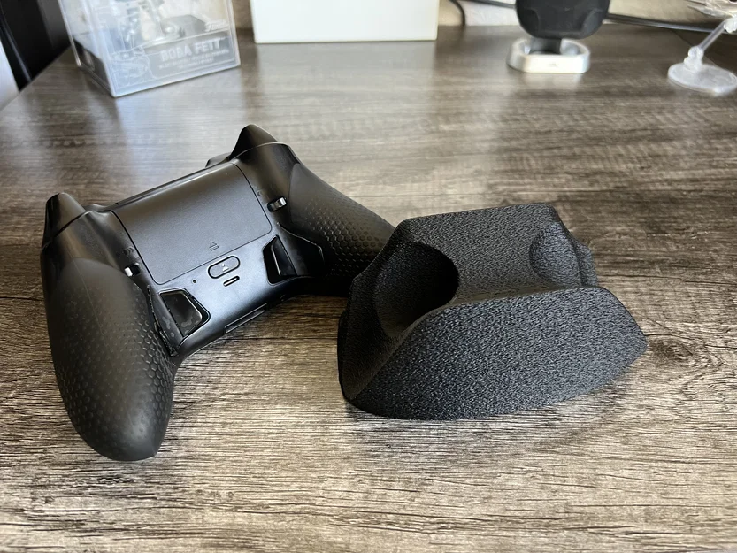 Đế trưng bày tay cầm chơi game SCUF Instinct Pro phong cách tối giản - Image 2