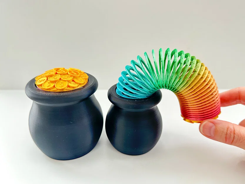 Pot of Gold Slinky (2 Sizes) – Nồi vàng lò xo (2 kích thước) - Image 1