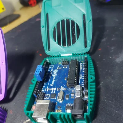 Hộp bảo vệ Arduino UNO R3 có nắp gập tản nhiệt tiện lợi