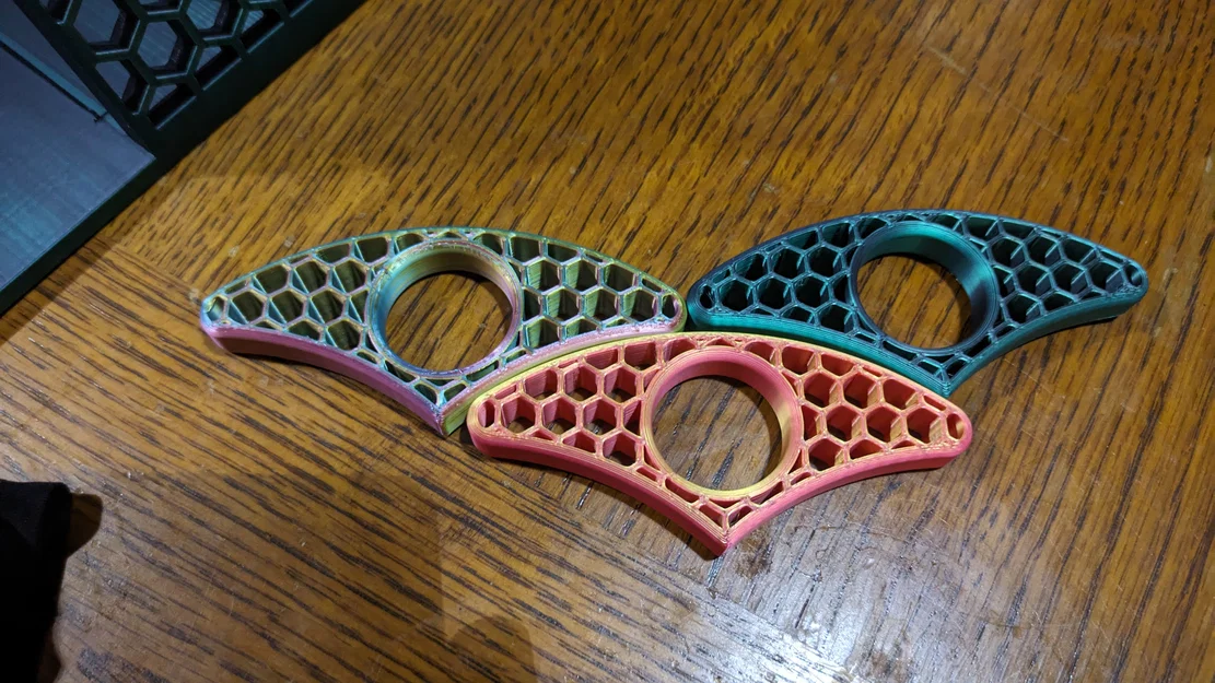 Dụng cụ giữ trang sách hình tổ ong (Honeycomb Page Holder) in 3D - Image 1