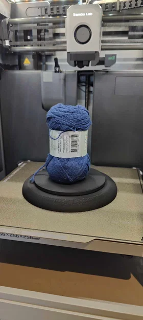 Giá đỡ cuộn len xoay 360 độ - Phụ kiện đan móc hữu ích (Yarn Holder V2) - Image 1