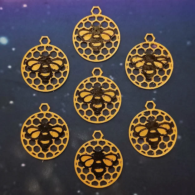 Bông tai Ong Tổ Lục Giác (Honeycomb Bee Earrings) - Image 1