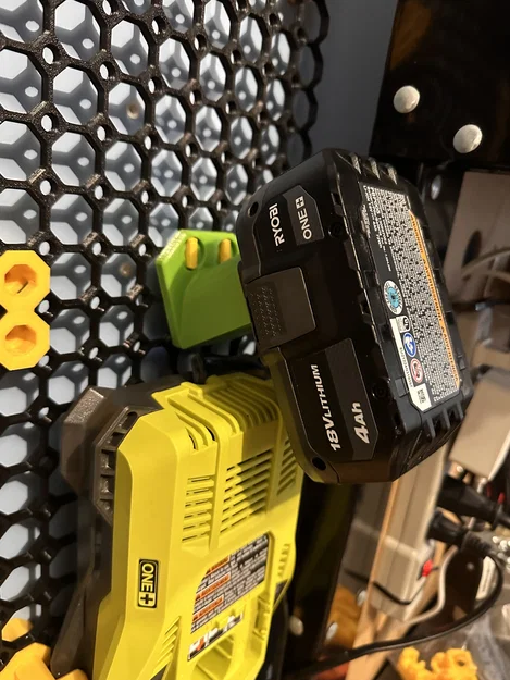 Giá treo pin Ryobi góc nghiêng cho Multiboard - Image 1