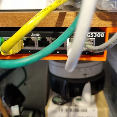 Giá gắn Netgear GS308 dưới kệ (Under Shelf Mount)