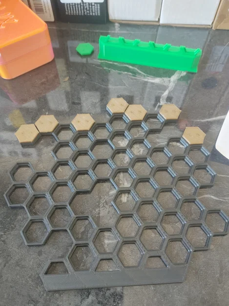 Kệ Treo Bông Tai Tổ Ong (Honeycomb Earring Stand) - Image 2