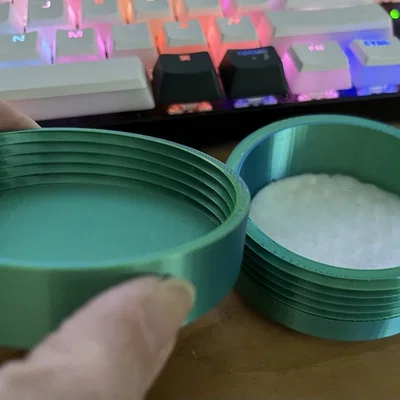Hộp nhỏ có nắp khóa ren (threaded)