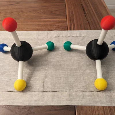 Mô hình Hình học Phân tử và Tính Đối quang (Chirality)