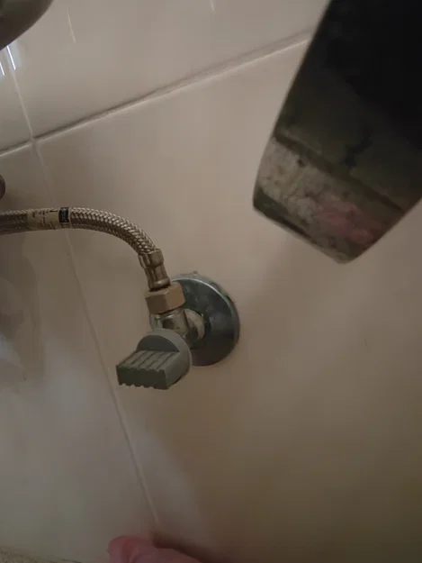 Tay vặn thay thế cho van khóa nước lavabo (LLAVE ESCUADRA) - Image 1