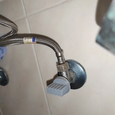 Tay vặn thay thế cho van khóa nước lavabo (LLAVE ESCUADRA)