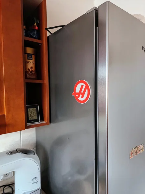 Mô hình logo Haas trang trí tích hợp nam châm cực chất cho fan F1 - Image 3