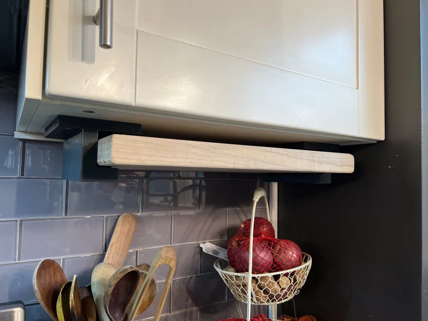 Giá Treo Thớt Dưới Tủ Bếp (Under Cabinet Cutting Board Holder) - Image 2