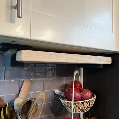Giá Treo Thớt Dưới Tủ Bếp (Under Cabinet Cutting Board Holder)