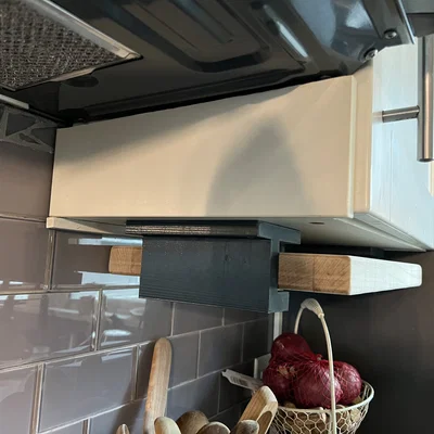 Giá Treo Thớt Dưới Tủ Bếp (Under Cabinet Cutting Board Holder)