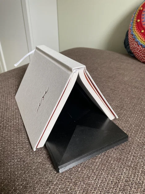 Giá Đỡ Sách 3D Tiện Dụng - Giữ Sách Mở Rảnh Tay Không Hỏng Sách - Image 3