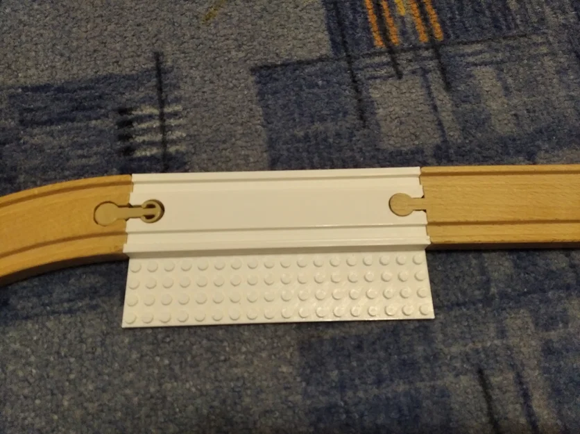 Mô hình kết nối đường ray tàu gỗ Brio và IKEA với gạch Lego - Image 1