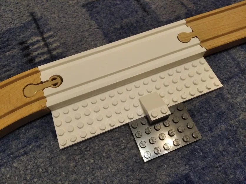 Mô hình kết nối đường ray tàu gỗ Brio và IKEA với gạch Lego - Image 2