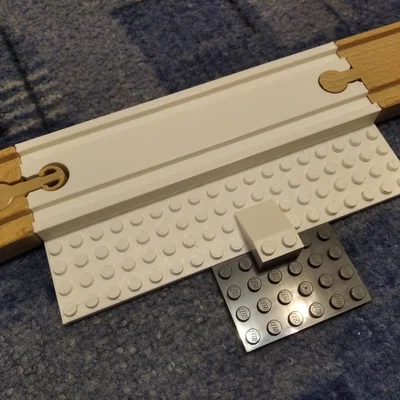 Mô hình kết nối đường ray tàu gỗ Brio và IKEA với gạch Lego