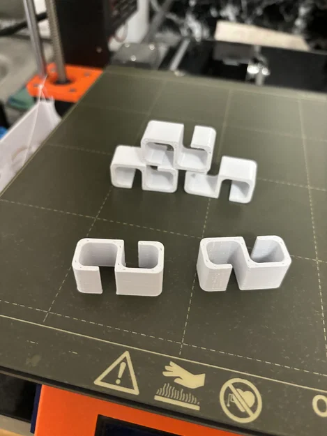 S-clip: Kẹp cố định dây cáp gọn gàng cho máy in 3D và bàn làm việc - Image 1
