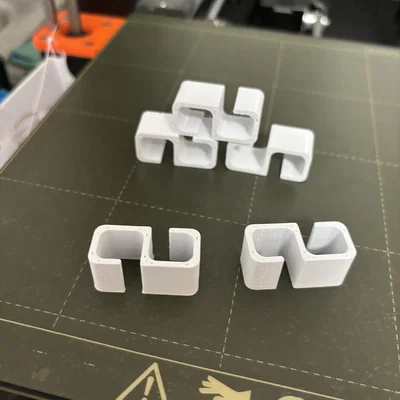 S-clip: Kẹp cố định dây cáp gọn gàng cho máy in 3D và bàn làm việc