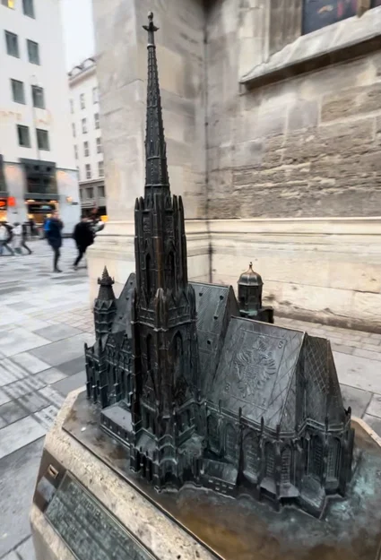 Mô hình Nhà thờ chính tòa St. Stephen (Stephansdom), Vienna - Image 1