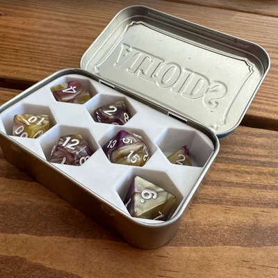 Khay in 3D đựng 7 viên xúc xắc cho hộp thiếc Altoids