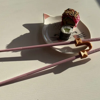 Chopstick Helper – Dụng cụ hỗ trợ cầm đũa