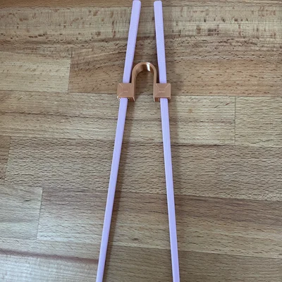 Chopstick Helper – Dụng cụ hỗ trợ cầm đũa