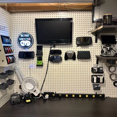 Móc treo tường Pegboard đa năng cho máy chơi game cầm tay