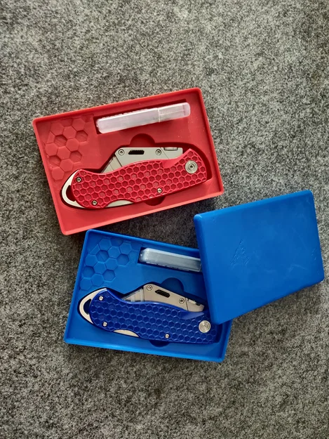 Hộp dao JerryRigEverything có nắp (Gridfinity & mang theo) - remix - Image 1