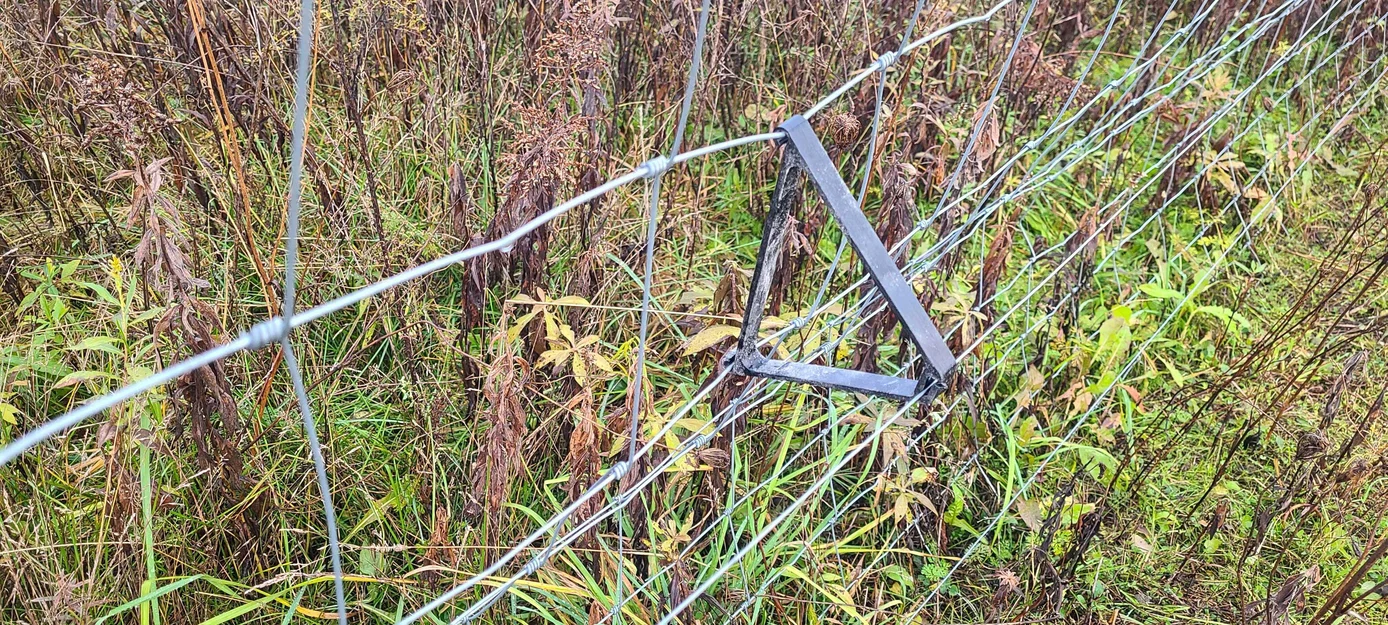 Ống cách điện hàng rào điện (Electric Fence Insulator) - Image 1