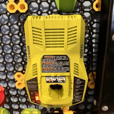 Giá treo Multiboard cho Ryobi Fast Charger