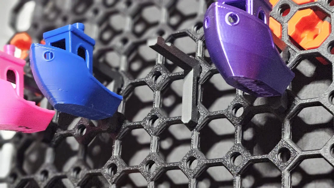 Móc Treo Trưng Bày Thuyền Benchy Trên Multiboard - Image 2