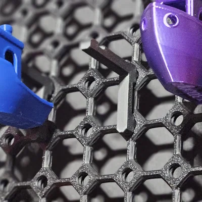 Móc Treo Trưng Bày Thuyền Benchy Trên Multiboard