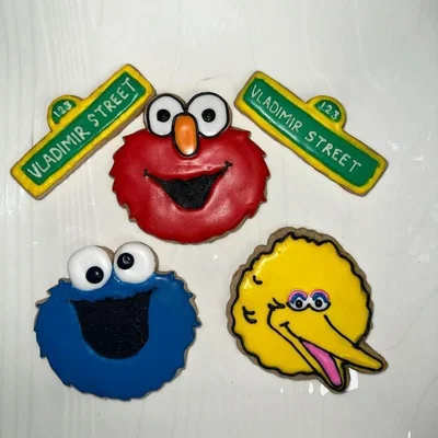 Bộ khuôn cắt bánh quy Sesame Street dễ thương cho bé