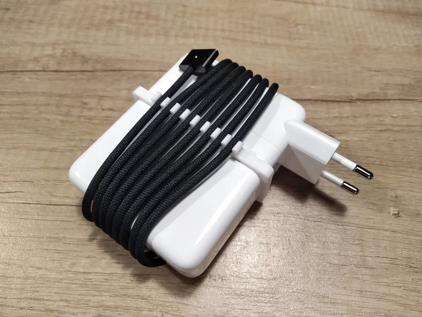 Khung quấn dây sạc gọn gàng cho Macbook Pro M3 - Image 1