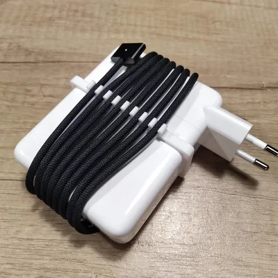 Khung quấn dây sạc gọn gàng cho Macbook Pro M3