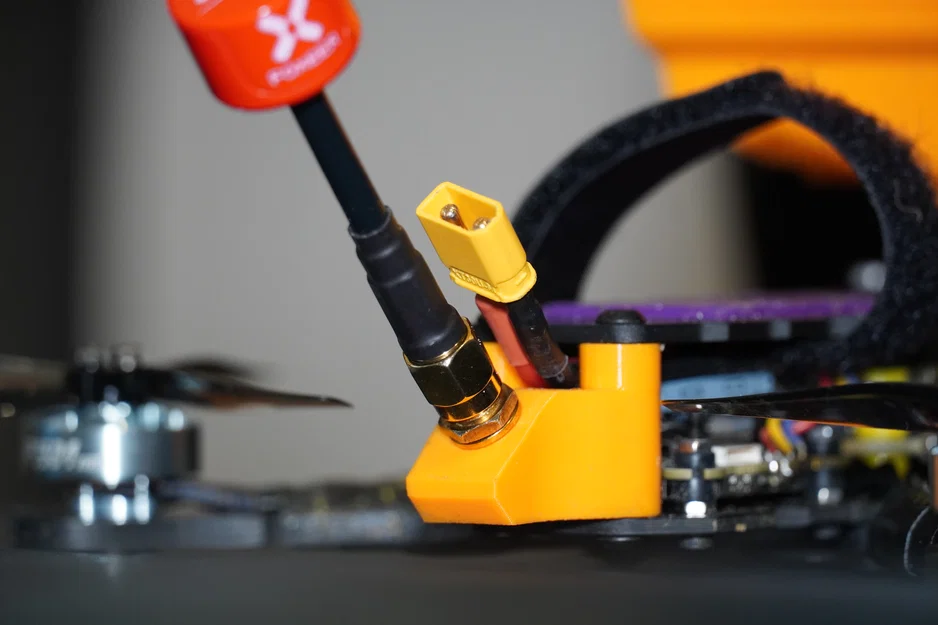 Gá đỡ ăng-ten SMA và đầu cắm XT-30 cho khung FPV Grinderino 3.5 inch - Image 1