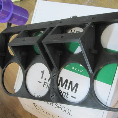Giá treo lon sơn xịt (Spray Paint Can Holder)