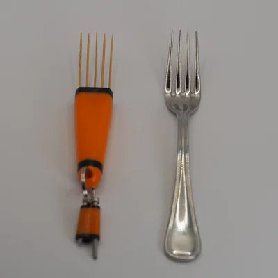 Ready Fork – Hộp đựng tăm biến hình thành nĩa móc khóa