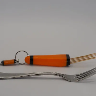 Ready Fork – Hộp đựng tăm biến hình thành nĩa móc khóa