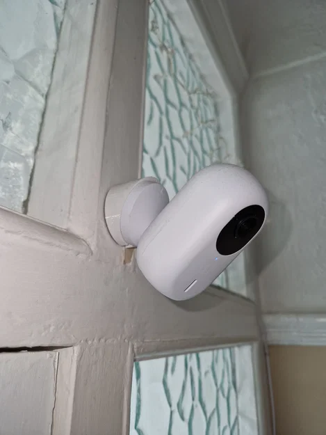 Đế chêm góc cho camera Unifi G3 Instant (Mounting Wedge) - Image 1